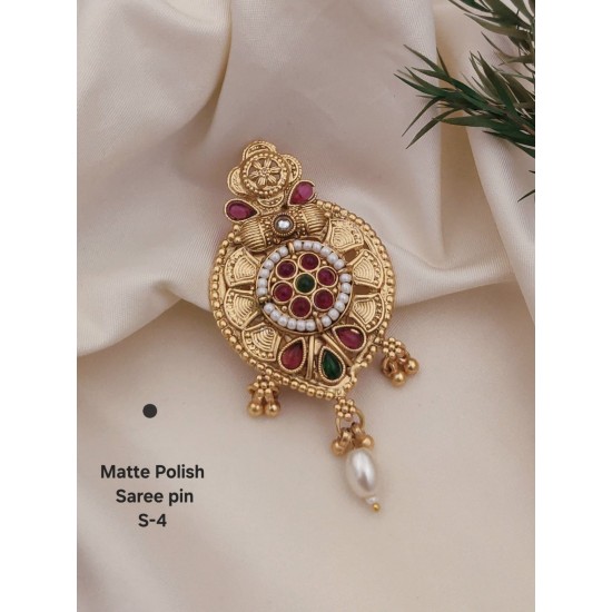 Matte Polish Traditional Saree Pin – S-4